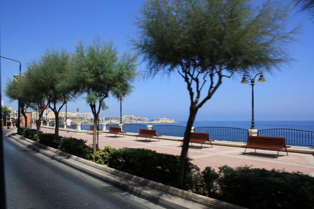 Modern Apartment In The Best Area Of Sliema Buitenkant foto